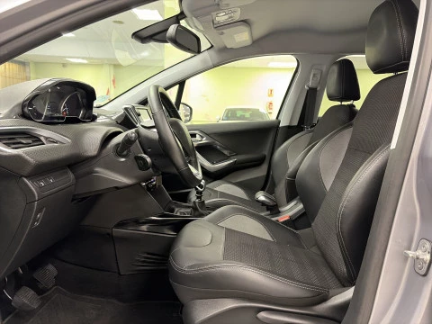 Peugeot 2008 PureTech 130 SANDS Allure 96 kW (130 CV)