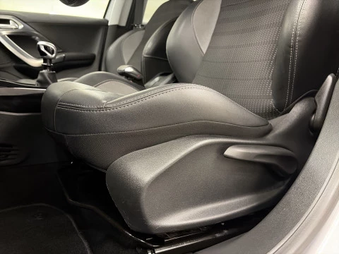 Peugeot 2008 PureTech 130 SANDS Allure 96 kW (130 CV)