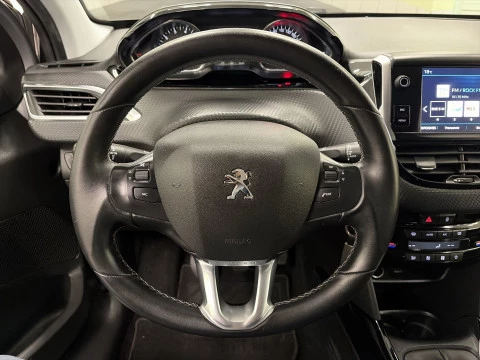 Peugeot 2008 PureTech 130 SANDS Allure 96 kW (130 CV)