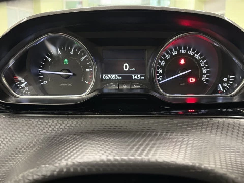 Peugeot 2008 PureTech 130 SANDS Allure 96 kW (130 CV)