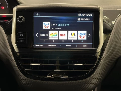 Peugeot 2008 PureTech 130 SANDS Allure 96 kW (130 CV)