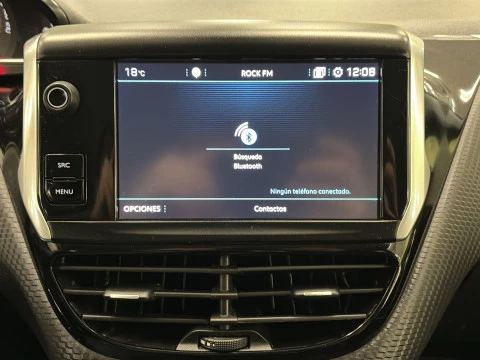 Peugeot 2008 PureTech 130 SANDS Allure 96 kW (130 CV)