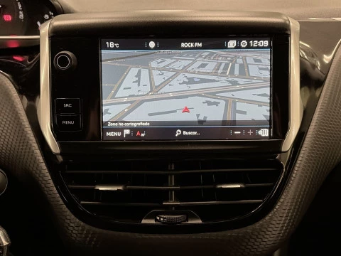 Peugeot 2008 PureTech 130 SANDS Allure 96 kW (130 CV)