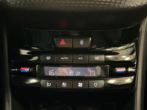 Peugeot 2008 PureTech 130 SANDS Allure 96 kW (130 CV)