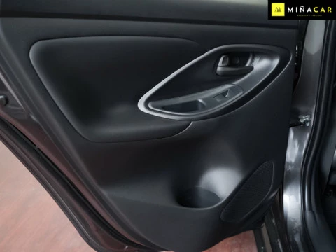 Toyota Yaris 120H Business Plus 85 kW (116 CV)