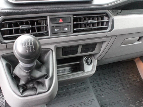 Volkswagen CRAFTER 2.0 TDI 103KW 30 MWB 140 4P