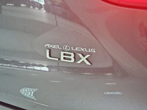 Lexus LBX 1.5 136cv HEV Elegant+ Black