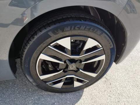 Peugeot 208 Allure HYBRID 145 eDCS6