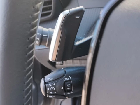 Peugeot 208 Allure HYBRID 145 eDCS6