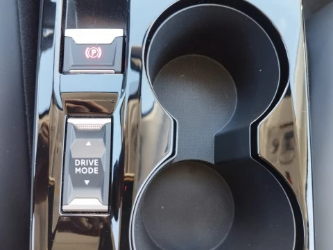 Peugeot 208 Allure HYBRID 145 eDCS6