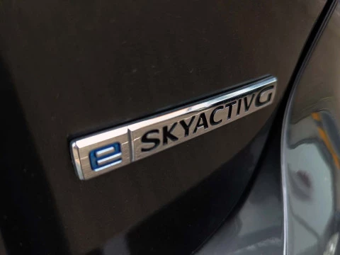 Mazda3 2025 2.5L E-SKYACTIV G MHEV 103KW (140CV) 6MT FWD HOMURA