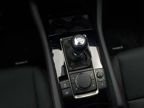 Mazda3 2025 2.5L E-SKYACTIV G MHEV 103KW (140CV) 6MT FWD HOMURA