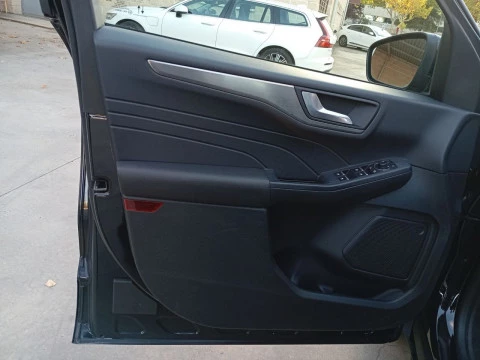 Ford Kuga Titanium 2.5 Duratec FHEV 140kW Auto