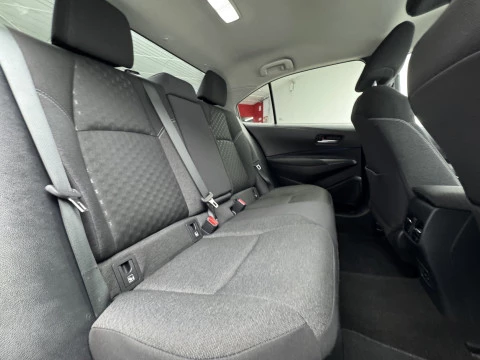 Toyota Corolla Sedán 140H STYLE