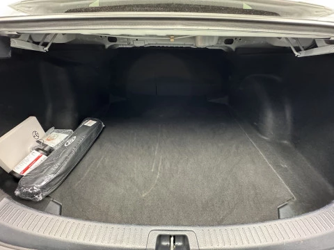 Toyota Corolla Sedán 140H STYLE