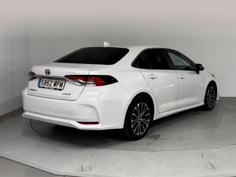 Toyota Corolla Sedán 140H STYLE