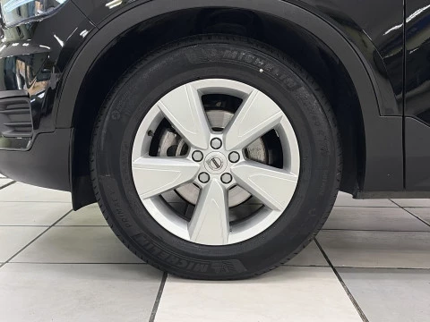 Volvo XC40 T3 Momentum Core Auto 120 kW (163 CV)