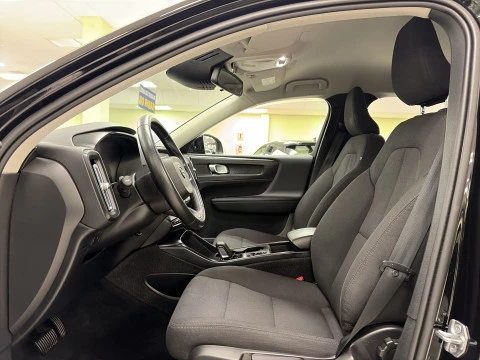 Volvo XC40 T3 Momentum Core Auto 120 kW (163 CV)