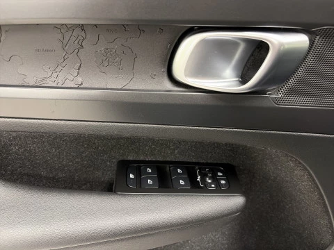 Volvo XC40 T3 Momentum Core Auto 120 kW (163 CV)
