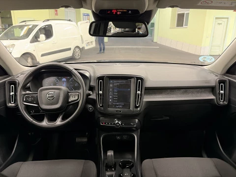 Volvo XC40 T3 Momentum Core Auto 120 kW (163 CV)
