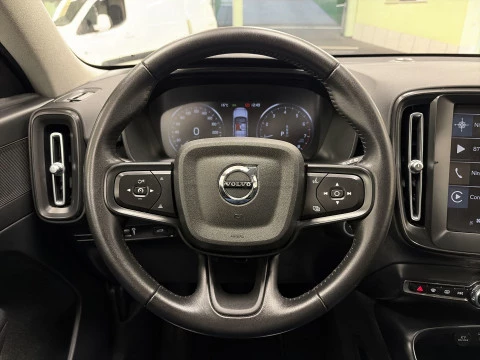 Volvo XC40 T3 Momentum Core Auto 120 kW (163 CV)