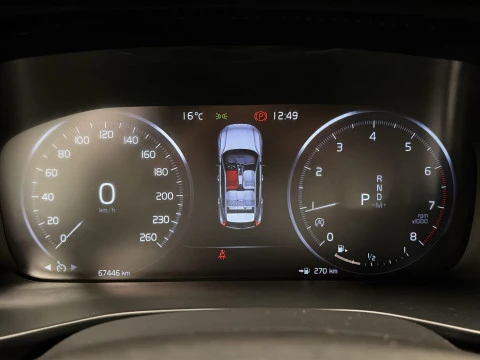 Volvo XC40 T3 Momentum Core Auto 120 kW (163 CV)