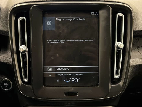 Volvo XC40 T3 Momentum Core Auto 120 kW (163 CV)