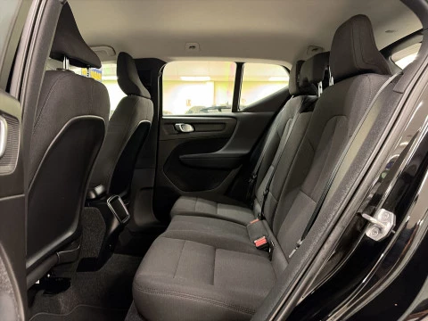 Volvo XC40 T3 Momentum Core Auto 120 kW (163 CV)