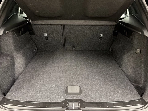 Volvo XC40 T3 Momentum Core Auto 120 kW (163 CV)