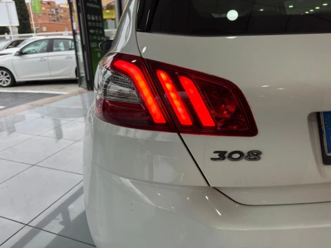 Peugeot 308 1.2 PURETECH S&S BUSINESS LINE 110