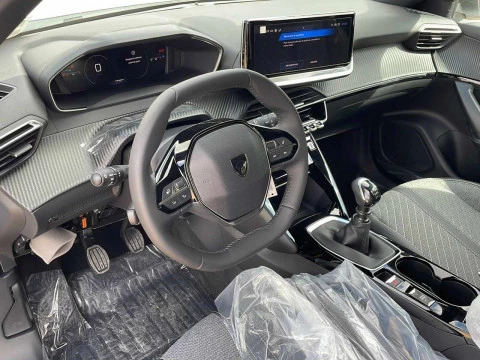 Peugeot 2008 Allure Gasolina 100 S&S 6 Vel. MAN