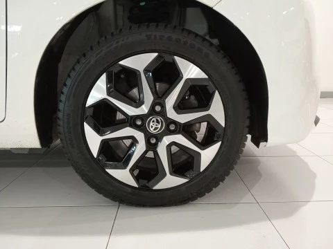Toyota Aygo  70 x-play x-shift