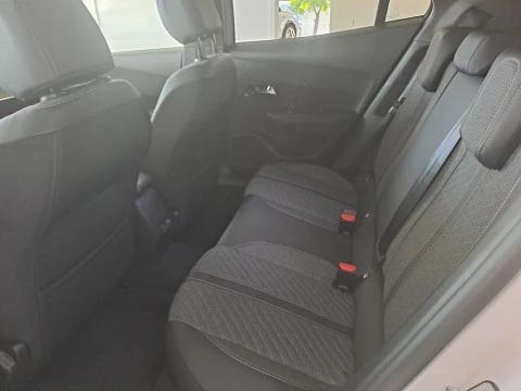 Peugeot 2008 Allure Hybrid 145 eDCS6