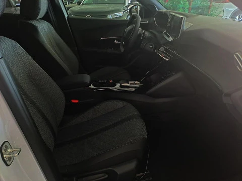 Peugeot 2008 Allure Hybrid 145 eDCS6