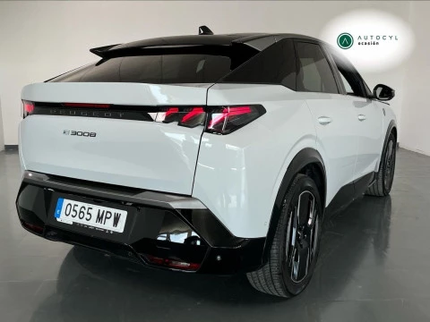 Peugeot e-3008 GT Eléctrico 157kW