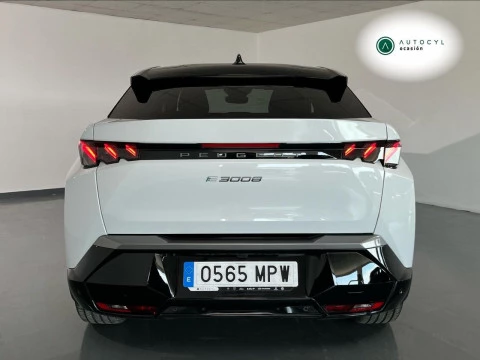 Peugeot e-3008 GT Eléctrico 157kW