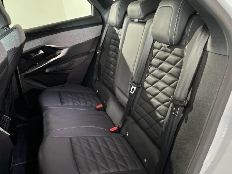 Peugeot e-3008 GT Eléctrico 157kW