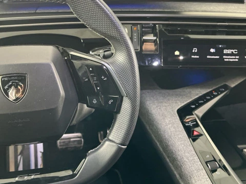 Peugeot e-3008 GT Eléctrico 157kW