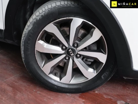 Kia Stonic 1.0 T-GDi MHEV iMT Concept 74 kW (100 CV)