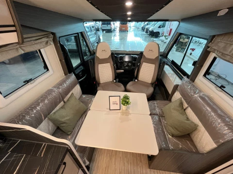 MCLOUIS NEVIS NEVIS 881