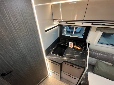 MCLOUIS NEVIS NEVIS 881