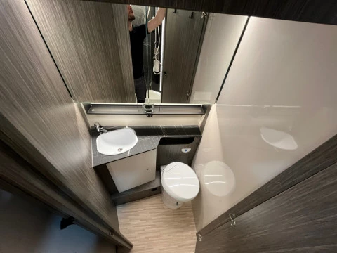 MCLOUIS NEVIS NEVIS 881