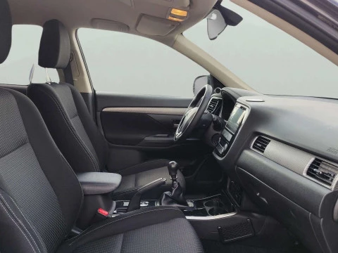 Mitsubishi Outlander  220DI-D Motion 2WD 5pl.