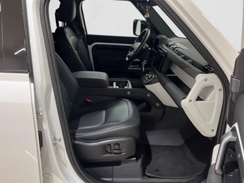 Land Rover Defender 3.0D I6 250 X-Dyn SE 110 AT 4WD MHEV