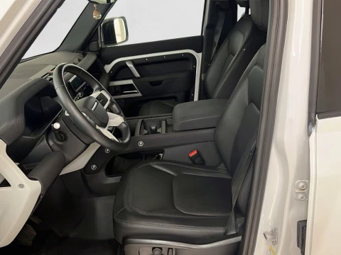 Land Rover Defender 3.0D I6 250 X-Dyn SE 110 AT 4WD MHEV