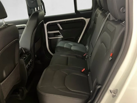 Land Rover Defender 3.0D I6 250 X-Dyn SE 110 AT 4WD MHEV