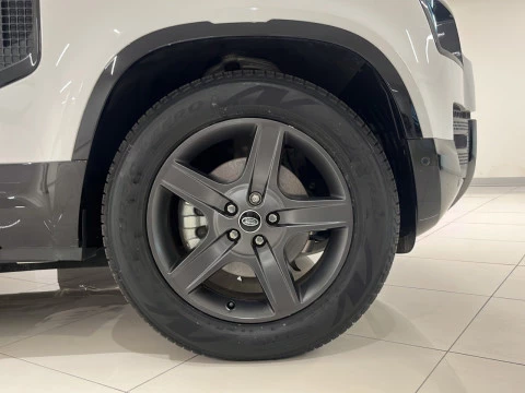Land Rover Defender 3.0D I6 250 X-Dyn SE 110 AT 4WD MHEV