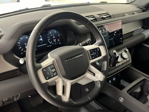 Land Rover Defender 3.0D I6 250 X-Dyn SE 110 AT 4WD MHEV