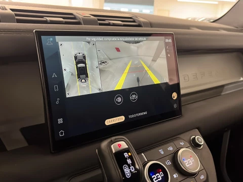 Land Rover Defender 3.0D I6 250 X-Dyn SE 110 AT 4WD MHEV