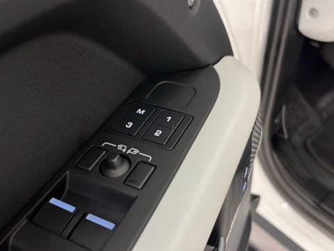 Land Rover Defender 3.0D I6 250 X-Dyn SE 110 AT 4WD MHEV